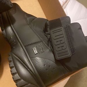 UGG YOSE PUFF BOOT.  Holiday  Sale